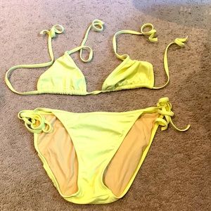 Very Cute Yellow Bikini!! 🤩